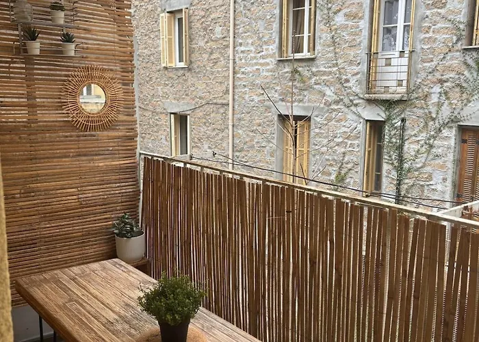 Eden Apartment *