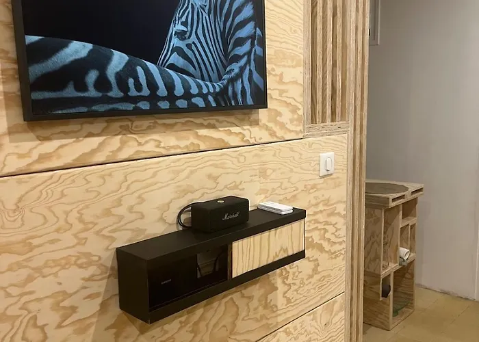 Eden Apartment *