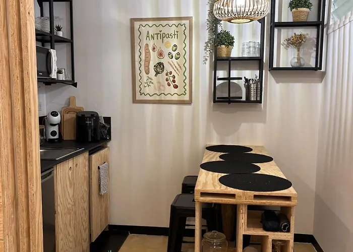 Eden Apartment *